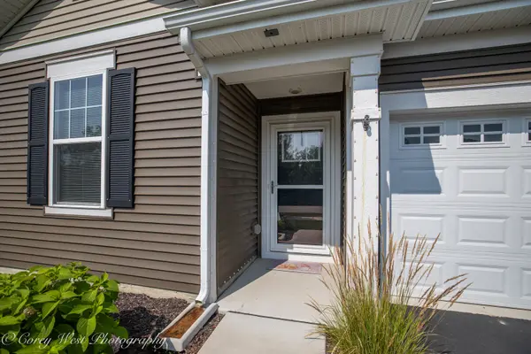930 Fitzwilliam WAY, North Aurora, IL 60542