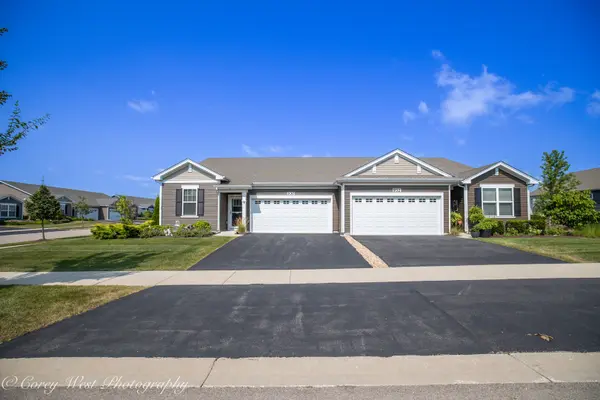 930 Fitzwilliam WAY, North Aurora, IL 60542