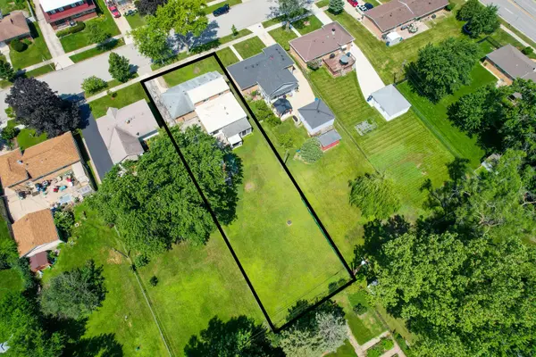 425 S Clarendon AVE, Addison, IL 60101