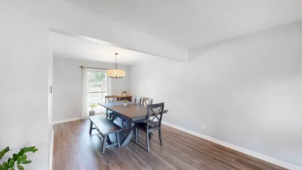 11S556 Book RD, Naperville, IL 60564