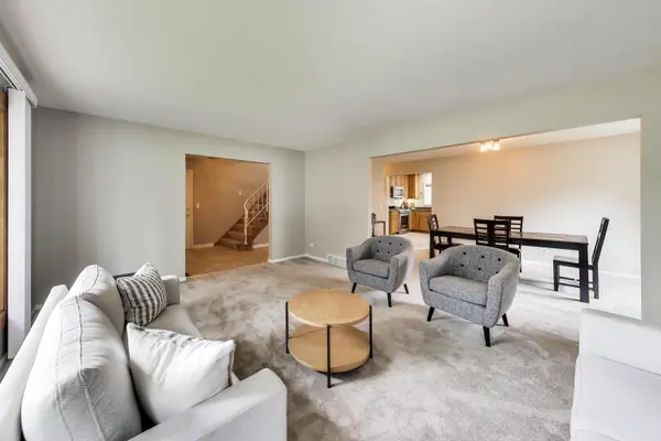 1207 W Thomas ST, Arlington Heights, IL 60004