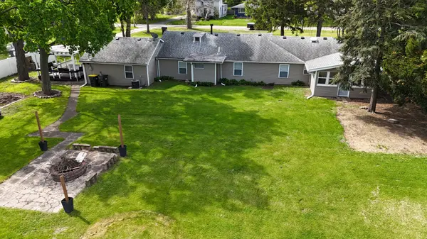221 Central AVE, Genoa, IL 60135