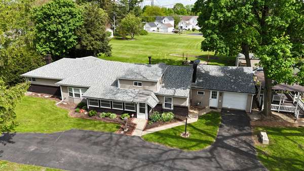 221 Central AVE, Genoa, IL 60135