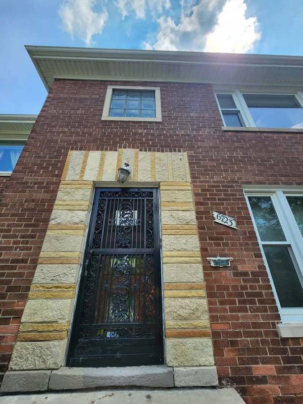 6723 S Euclid AVE, Chicago, IL 60649