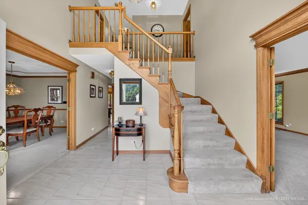 425 Brentwood CT, Roselle, IL 60172