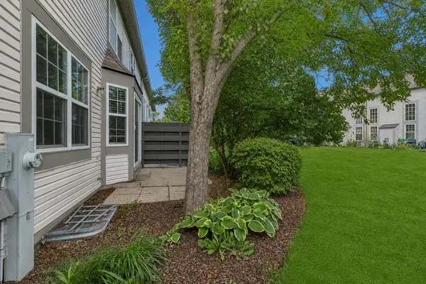 651 Lancaster CIR, Elgin, IL 60123
