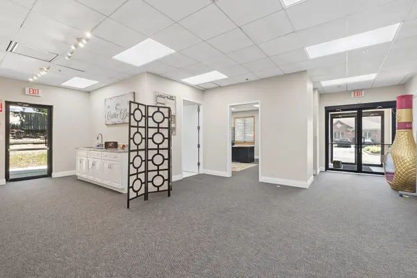 6705 Kingery HWY, Willowbrook, IL 60527