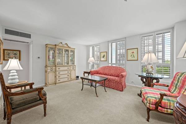 260 E Chestnut ST #512, Chicago, IL 60611