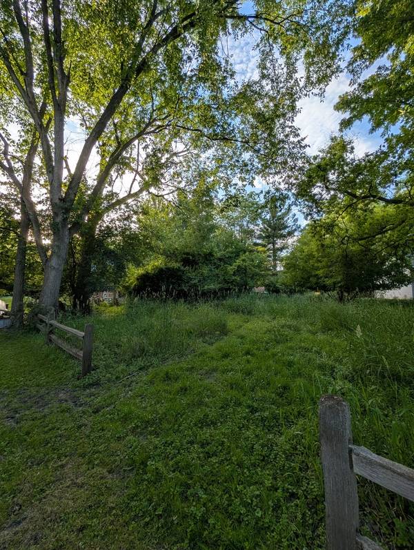 521 S Circle AVE, Port Barrington, IL 60010