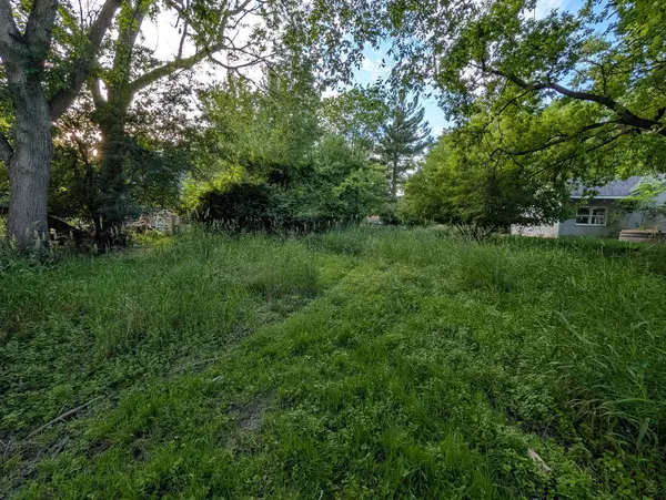 521 S Circle AVE, Port Barrington, IL 60010