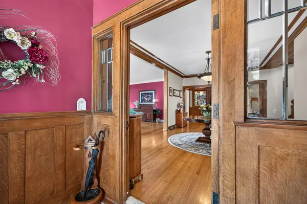729 W Downer PL, Aurora, IL 60506