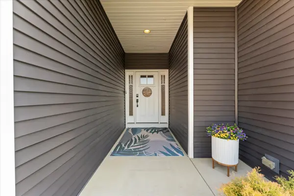 1114 Ashford CT, Mahomet, IL 61853