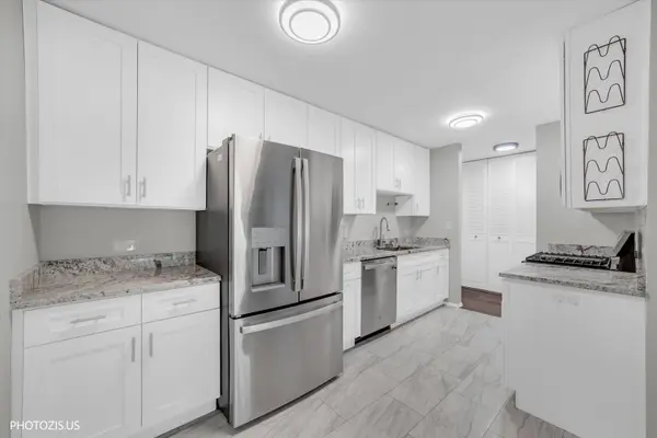 1103 Miller LN #105, Buffalo Grove, IL 60089