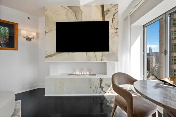 950 N MICHIGAN AVE #2704, Chicago, IL 60611