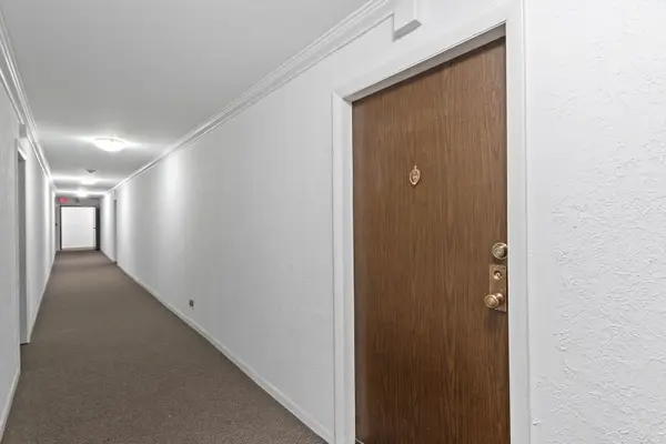 2100 Valencia DR #300B, Northbrook, IL 60062
