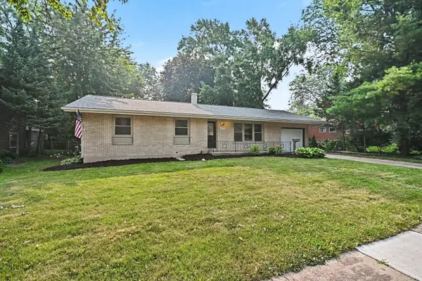 209 Maureen DR, Elgin, IL 60123