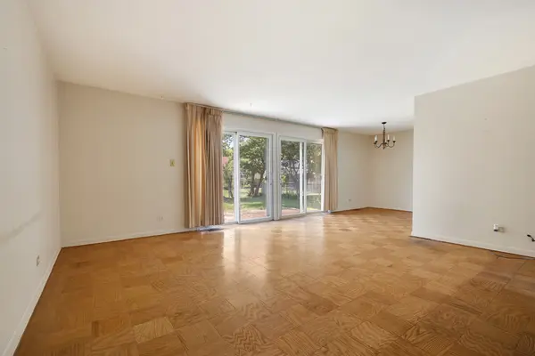 816 Delphia AVE, Elk Grove Village, IL 60007