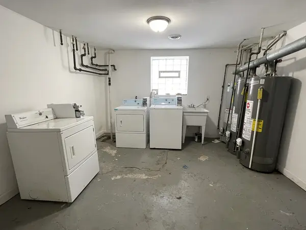 4155 W Roscoe ST, Chicago, IL 60641
