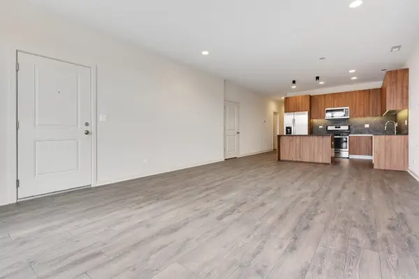 2824 W VAN BUREN ST #303, Chicago, IL 60612