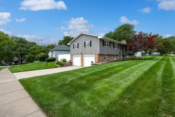 1319 Denniston AVE, Bettendorf, IA 52722