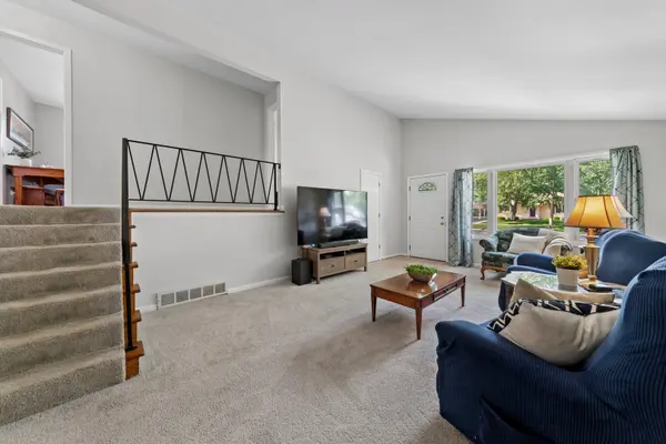 575 Lowden AVE, Glen Ellyn, IL 60137