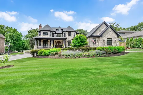 4050 Sterling RD, Downers Grove, IL 60515