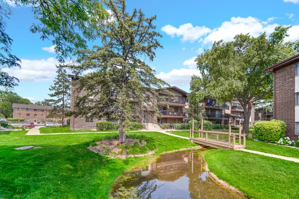 13913 James DR #1021, Crestwood, IL 60418