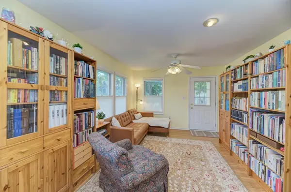139 N Washington ST, Westmont, IL 60559