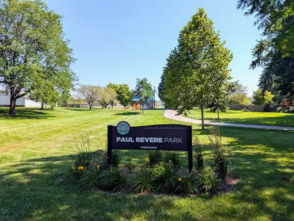 1 Oak Meadow CT, Streamwood, IL 60107