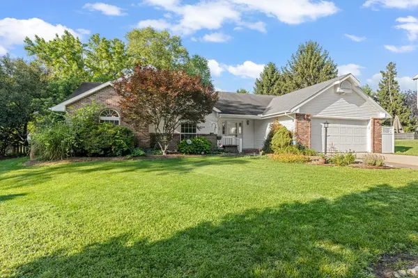 1108 Beaver Creek LN, Mahomet, IL 61853