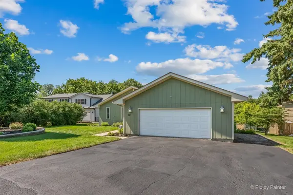 30 Holiday DR, Lake Holiday, IL 60552