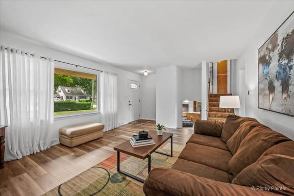 189 Evergreen Pkwy, Crystal Lake, IL 60014