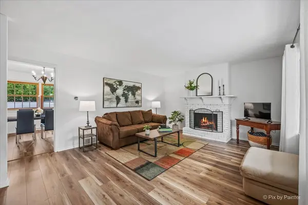 189 Evergreen Pkwy, Crystal Lake, IL 60014