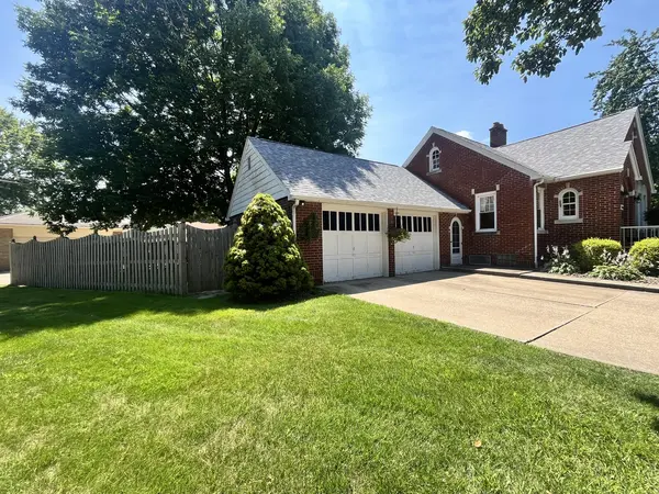 2404 28th ST, Moline, IL 61265