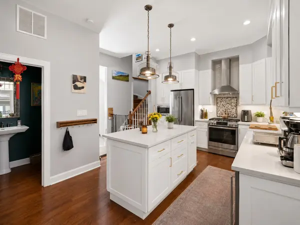 1815 S Prairie Pkwy, Chicago, IL 60616