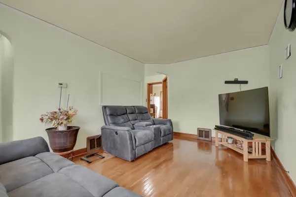5551 S Kenneth AVE, Chicago, IL 60629