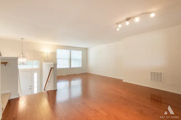 125 Bristol LN #1, Wood Dale, IL 60191