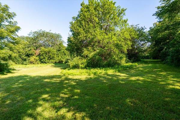 28 Burr Oaks LN, Bloomington, IL 61705