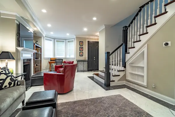 111 W ELM ST, Chicago, IL 60610