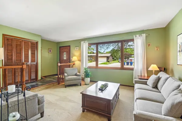 213 E Willow ST, Elburn, IL 60119