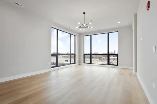 2475 W FOSTER AVE #206, Chicago, IL 60625