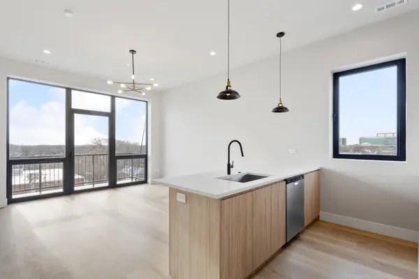 2475 W FOSTER AVE #206, Chicago, IL 60625