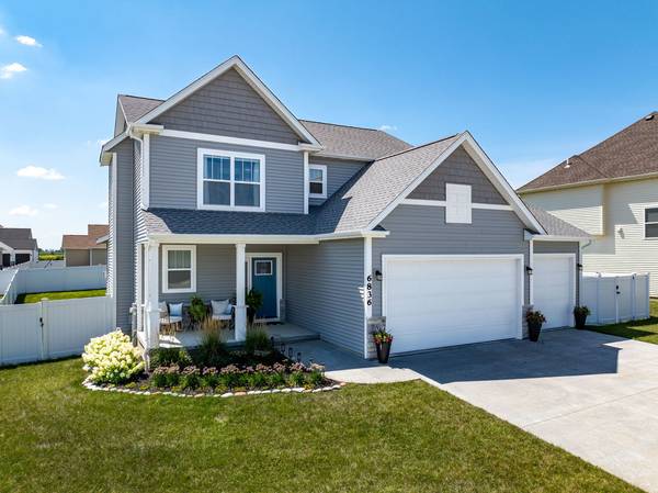 6836 Matthews CT, Bettendorf, IA 52722