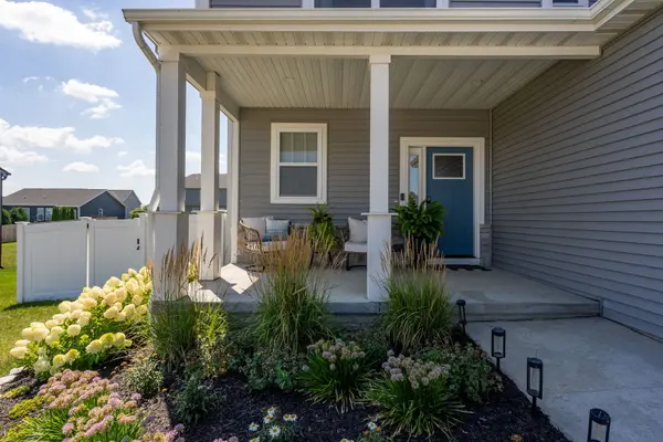 6836 Matthews CT, Bettendorf, IA 52722