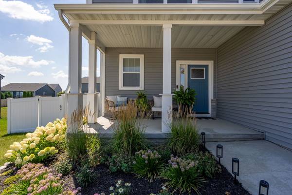 6836 Matthews CT, Bettendorf, IA 52722