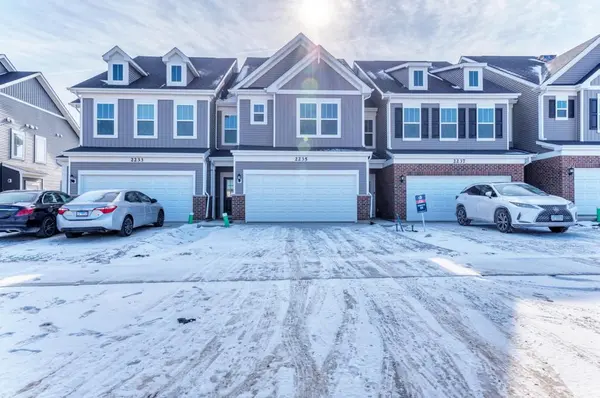 2235 Horseshoe CIR #2235, Naperville, IL 60564