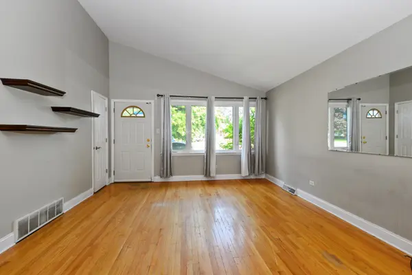 5909 W 99th ST, Oak Lawn, IL 60453
