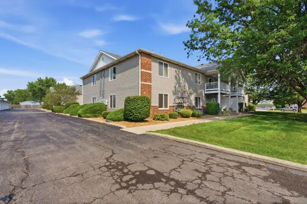 1361 Rock Run DR #F, Crest Hill, IL 60403