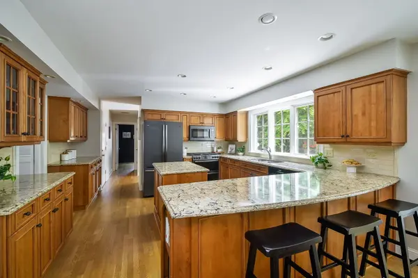 707 Gary CT, Wheaton, IL 60187