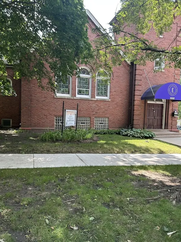 1332 Davis ST, Evanston, IL 60201
